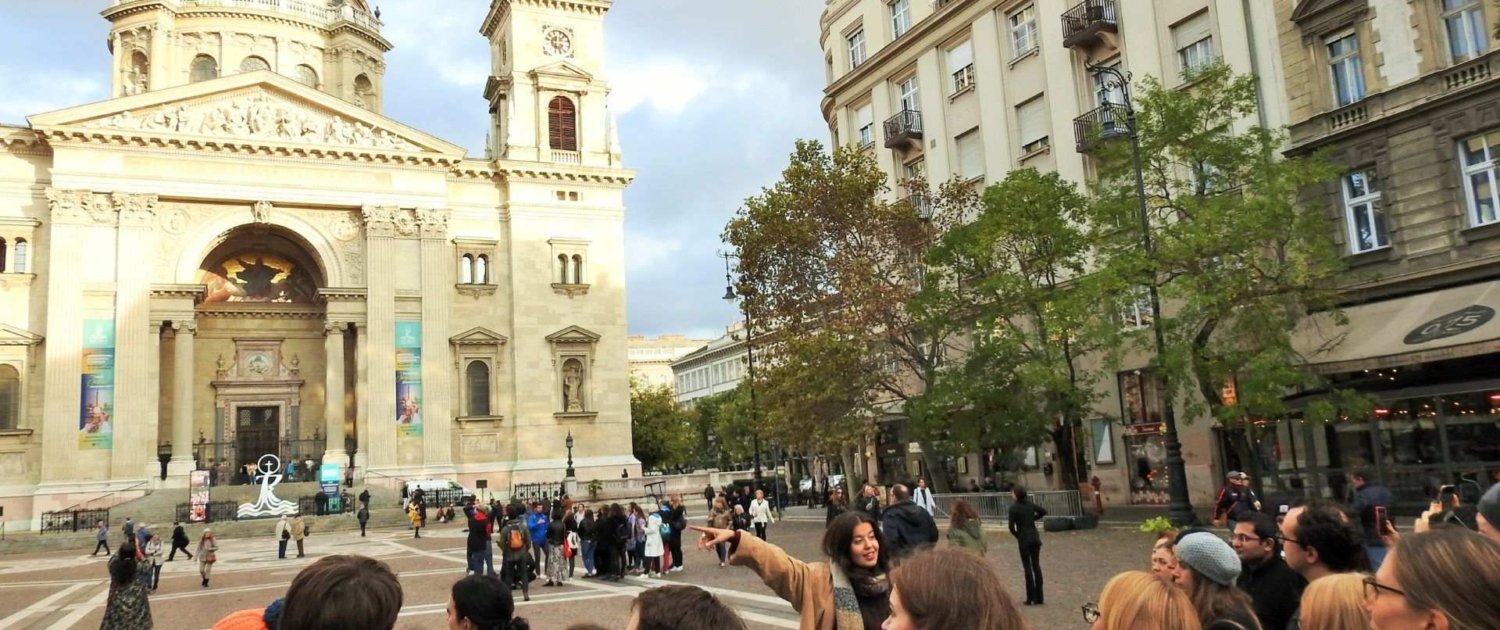 This is a caption of a tour guide showing the Saint Stephen's Basilica on our Free Budapest Walk