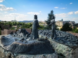 statues in budapest