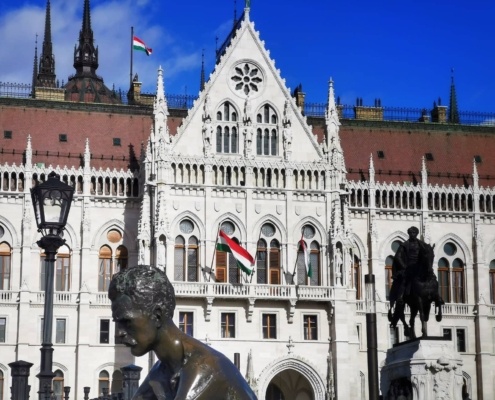 memorials in Budapest_Parlamient